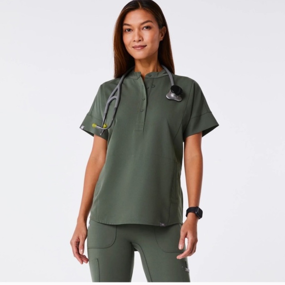 Figs Moss Discontinued Manila Scrub Top Small (S)